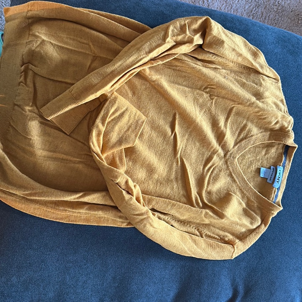 Men’s large DKNY v sweater
